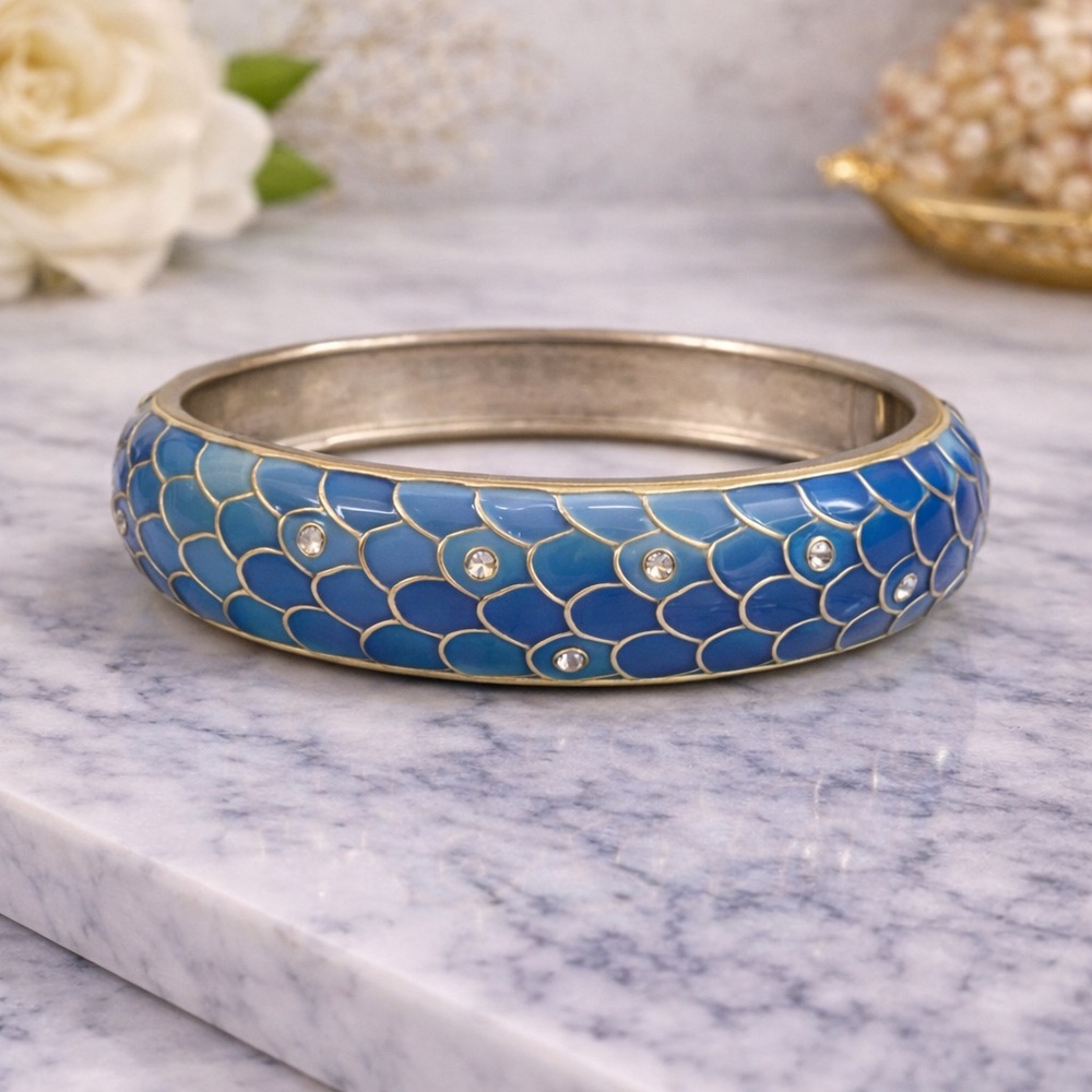Elegant Blue and Gold Bracelet